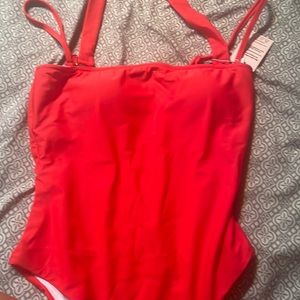 One piece, swimsuit with molded cups removable straps. Nwt